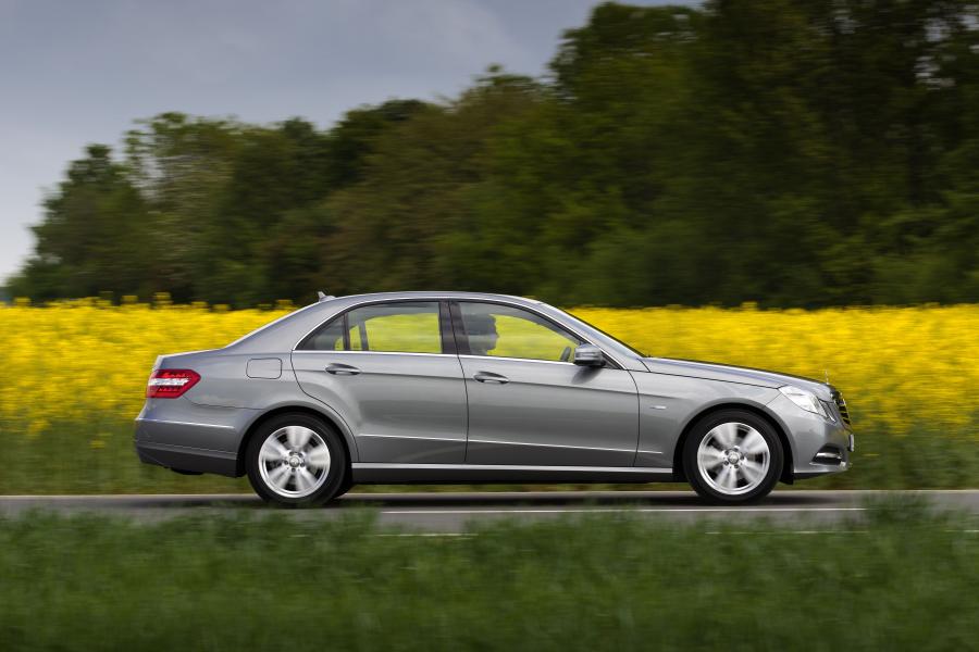 Mercedes-Benz E200 NGT 2011 года  (фото 14 из 16)